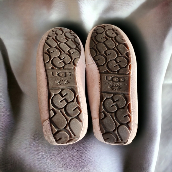 Pink UGG Moccasin Shoes with Breast Cancer symbol - Picture 2 of 3